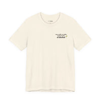 Voy a Salir a Que Me Dé un Ratito el Alcohol | Funny Spanish T-Shirt | Classic Fit